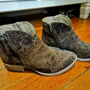 Womens ankle boot leopard